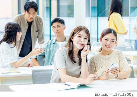 大学　講義 137132008