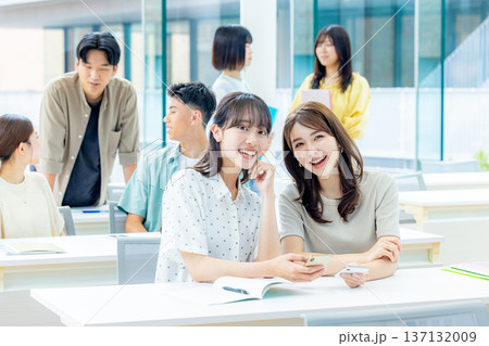 大学　講義 137132009