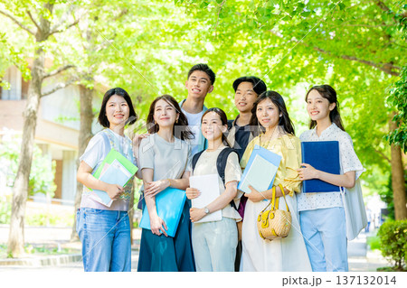 大学生 大学生 137132014