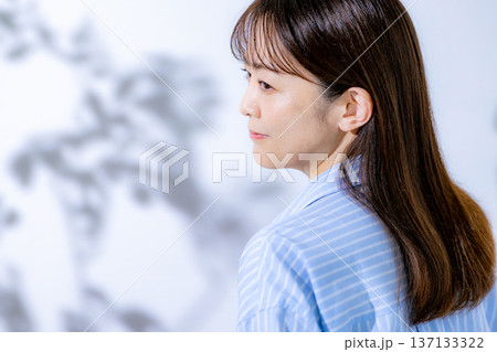 ミドル女性のビューティー ミドル女性のビューティー 137133322