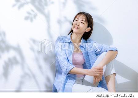 ミドル女性のビューティー ミドル女性のビューティー 137133325