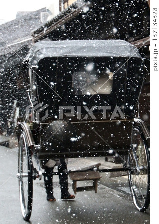 人力車と雪景色 人力車と雪景色 137134328