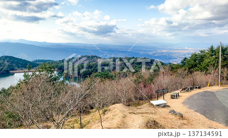 夕日を望む丘からの絶景 137134591