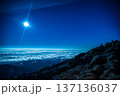 月光に輝く雲海～韓国岳山頂～ 137136037