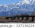 立山連峰と鉄橋を渡る地鉄電車 137136224