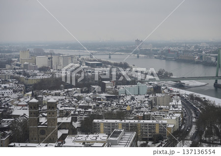 トリアングルパノラマのケルン市内の景色 トリアングルパノラマのケルン市内の景色 137136554