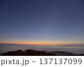 三王山展望台（タワー）からの常陸台地に広がる雲海 137137099