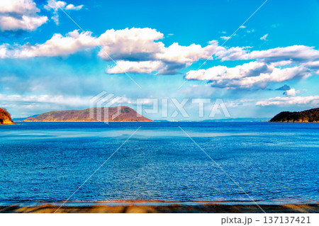 粟島から瀬戸大橋を望む 137137421