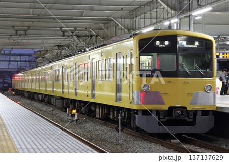 所沢に停車中の 西武3000系 3009F 137137629