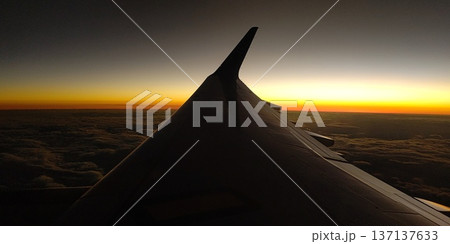 飛行機からの景色 137137633