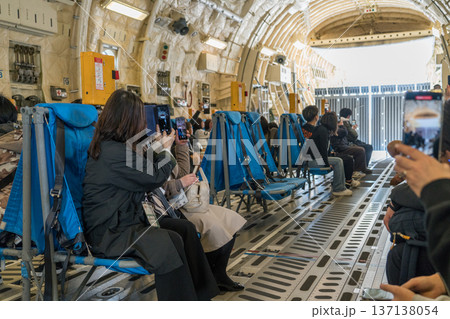 C-2輸送機機内 137138054