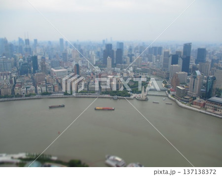中国 上海 オリエンタルパールタワーからの眺め ジオラマ風 中国 上海 オリエンタルパールタワーからの眺め ジオラマ風 137138372