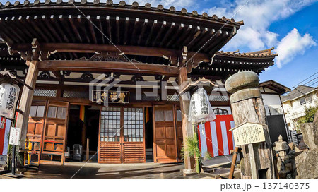 曹禅寺の本堂と京都三条大橋の欄干 曹禅寺の本堂と京都三条大橋の欄干 137140375