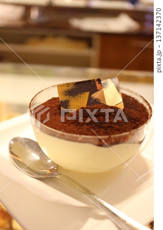 ティラミス ヴェネツィアのカフェにて ティラミス ヴェネツィアのカフェにて 137142370