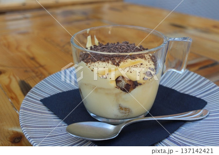 ティラミス イタリア・ムラーノ島のカフェにて ティラミス イタリア・ムラーノ島のカフェにて 137142421