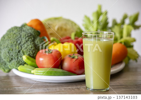 健康にいい野菜ジュース 137143103