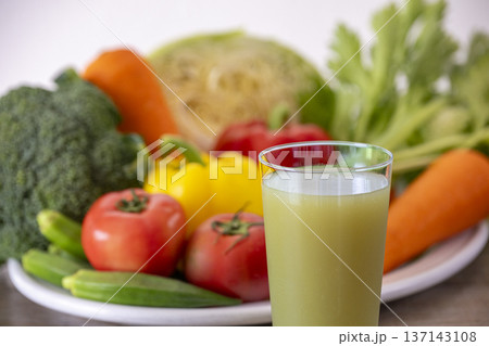 健康にいい野菜ジュース 健康にいい野菜ジュース 137143108