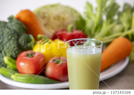 健康にいい野菜ジュース 健康にいい野菜ジュース 137143109