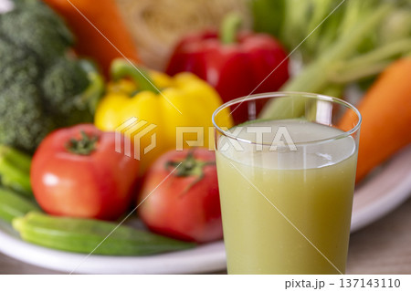健康にいい野菜ジュース 健康にいい野菜ジュース 137143110