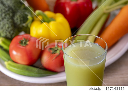 健康にいい野菜ジュース 137143113