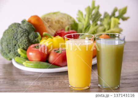 健康にいい野菜ジュース 健康にいい野菜ジュース 137143116
