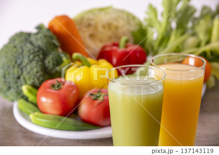 健康にいい野菜ジュース 137143119
