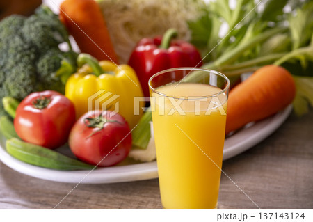 健康にいい野菜ジュース 137143124