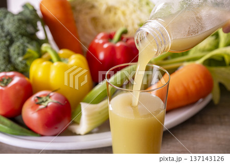 健康にいい野菜ジュース 健康にいい野菜ジュース 137143126