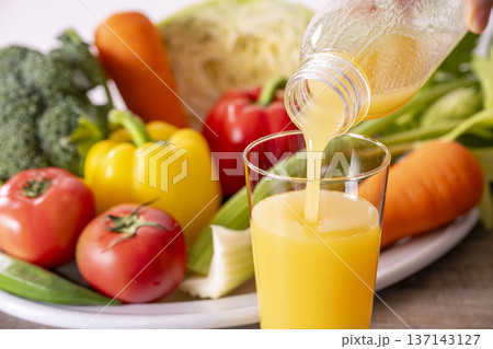 健康にいい野菜ジュース 健康にいい野菜ジュース 137143127