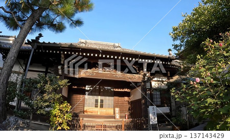 江戸三十三観音霊場、海雲寺の歴史的な本堂 137143429