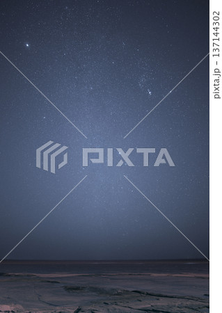 冬の天の川、地の果て 137144302