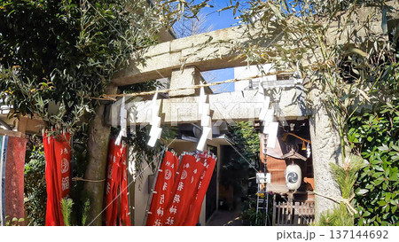 文京区目白台に鎮座する腰掛稲荷神社の鳥居 文京区目白台に鎮座する腰掛稲荷神社の鳥居 137144692