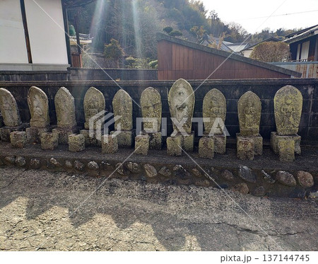 風景、日本、観光地、看板、歴史、史跡、石碑、観光、屋外、名所、建物、晴れ、標識、兵庫県、たつの市、御 137144745