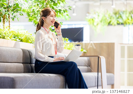 シェアオフィス 女性 働く シェアオフィス 女性 働く 137146827