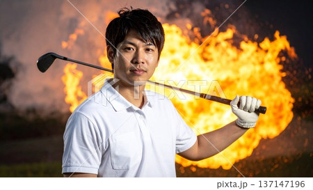 やる気に満ち溢れているゴルフのレッスンプロのイメージ 137147196