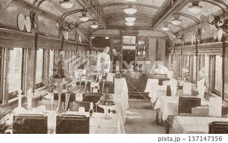 古写真　1926年　国鉄の特急列車の食堂車両 137147356
