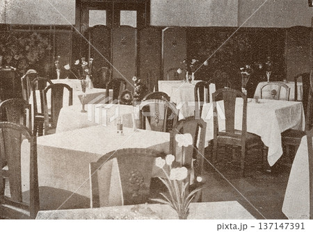古写真　1926年　山陽ホテルのレストラン 137147391
