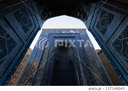 ウズベキスタン・サマルカンドのシャーヒ・ズィンダ廟群 137148043