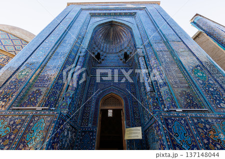 ウズベキスタン・サマルカンドのシャーヒ・ズィンダ廟群 137148044