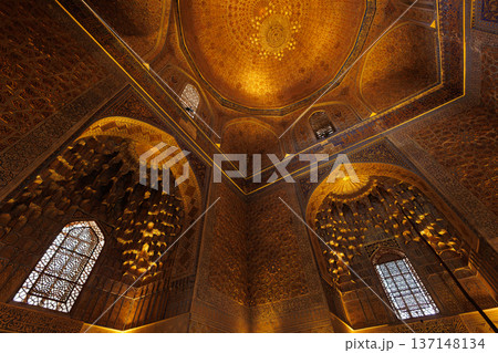 ウズベキスタン、サマルカンドのグーリ・アミール廟 137148134