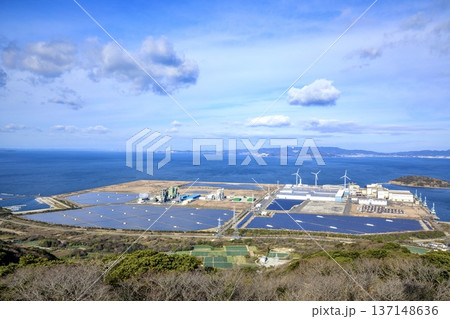 田原市、蔵王山展望台から眺める田原市バイオマス発電所 田原市、蔵王山展望台から眺める田原市バイオマス発電所 137148636