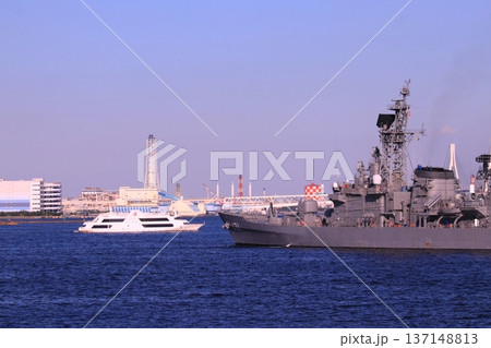 横浜港の護衛艦 横浜港の護衛艦 137148813