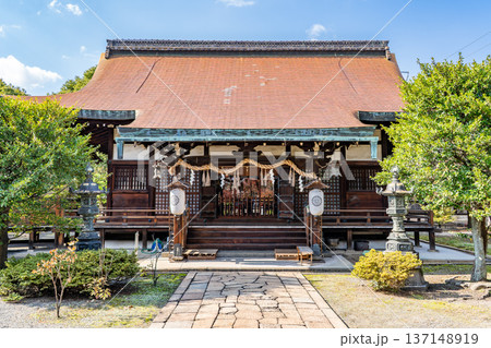 六孫王神社(源氏三神社)拝殿 清和源氏発祥の宮 源経基の八条亭の跡地 京都市南区八条町(壬生通) 六孫王神社(源氏三神社)拝殿 清和源氏発祥の宮 源経基の八条亭の跡地 京都市南区八条町(壬生通) 137148919