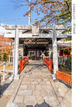 六孫王神社 摂社 誕生水弁財天社 清和源氏発祥の宮 源経基の八条亭の跡地 京都市南区八条町(壬生通) 六孫王神社 摂社 誕生水弁財天社 清和源氏発祥の宮 源経基の八条亭の跡地 京都市南区八条町(壬生通) 137148923