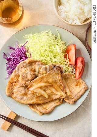 豚の生姜焼き ロース肉の家庭料理 137149083