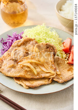 豚の生姜焼き ロース肉の家庭料理 137149084