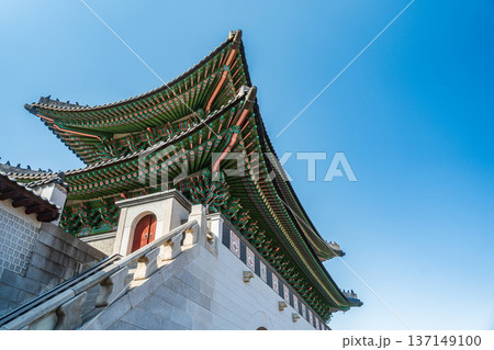 Seoul, South korea - Feb. 28, 2026 : Gwanghwamun is the main and south gate of the palace Gyeongbokgung, in Jongno District, Seoul, South Korea. 137149100