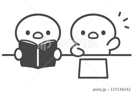 本を読むひよこと挙手するひよこの手書き線画イラスト 授業中の読書と発表シーン 本を読むひよこと挙手するひよこの手書き線画イラスト 授業中の読書と発表シーン 137149242