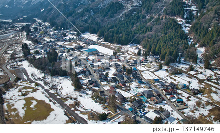 雪解けが進み春の近づいた富山県黒部市宇奈月地区を流れる黒部川 雪解けが進み春の近づいた富山県黒部市宇奈月地区を流れる黒部川 137149746