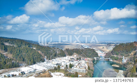 雪解けが進み春の近づいた富山県黒部市宇奈月地区を流れる黒部川 雪解けが進み春の近づいた富山県黒部市宇奈月地区を流れる黒部川 137149763
